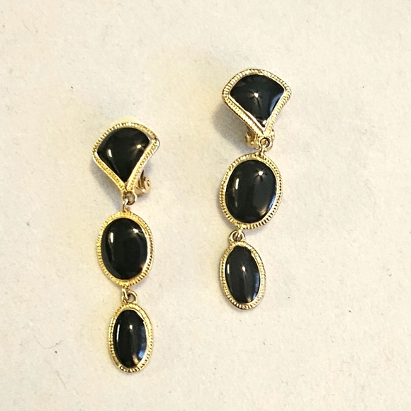 Vintage Jewelry - Vintage Gold & Black Long Drop Clip On Earrings.
